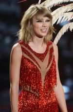 TAYLOR SWIFT at MTV Video Music Awards 2015 in Los Angeles