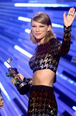 TAYLOR SWIFT at MTV Video Music Awards 2015 in Los Angeles