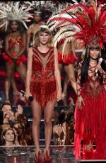 TAYLOR SWIFT at MTV Video Music Awards 2015 in Los Angeles
