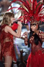 TAYLOR SWIFT at MTV Video Music Awards 2015 in Los Angeles