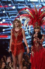 TAYLOR SWIFT at MTV Video Music Awards 2015 in Los Angeles