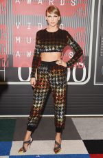 TAYLOR SWIFT at MTV Video Music Awards 2015 in Los Angeles