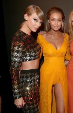 TAYLOR SWIFT at MTV Video Music Awards 2015 in Los Angeles