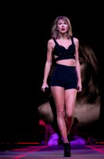 TAYLOR SWIFT Performs at 1989 World Tour Concert in Los Angeles 08/21/2015