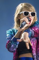 TAYLOR SWIFT Performs at 1989 World Tour Concert in Vancouver