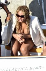 BEYONCE KNOWLES Out for Lunch at La Conca Del Sogno in Nerano 09/10/2015