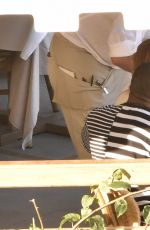 BEYONCE KNOWLES Out for Lunch at La Conca Del Sogno in Nerano 09/10/2015