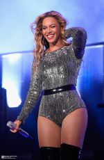 BEYONCE Performs at 2015 Budweiser Made in America Festival at Benjamin Franklin Parkway in Philadelphia