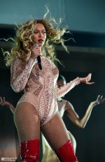 BEYONCE Performs at 2015 Budweiser Made in America Festival at Benjamin Franklin Parkway in Philadelphia