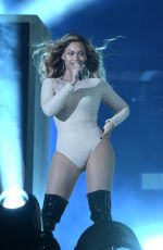 BEYONCE Performs at 2015 Global Citizen Festival in New York 09/26/2015