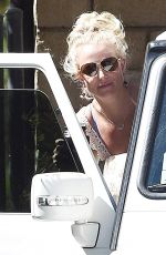BRITNEY SPEARS Heading to a Dance Studio in Calabasas 09/29/2015