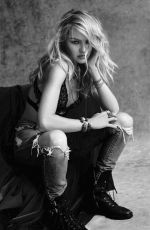CANDICE SWANEPOEL - Sante D