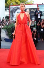 ELIZABETH BANKS at Lao Pao Er Premiere and Closing Seremony of 72nd Venice Film Festival 09/12/2015