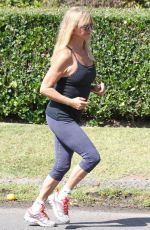 GOLDIE HAWN in Tights Out for a Walk in Brentwood