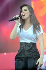 HAILEE STEINFELD at 2015 iHeartradio Music Festival in Las Vegas 09/19/2015