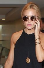 KATE HUDSON Arrives at Los Angeles International Airport 08/31/2015