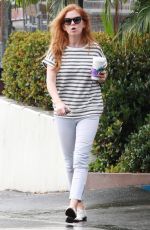 ISLA FISHER at The Coffee Bean & Tea Leaf in Sherman Oaks 09/15/2015
