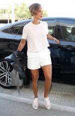 JADA PINKETT SMITH Arrives at Los Angeles Internatioal Airport 09/19/2015