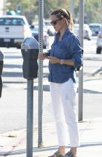 JENNIFER GARNER Out and About in Brentwood 09/02/2015