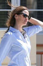 JENNIFER GARNER Out and About in Brentwood 09/25/2015
