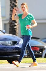 JENNIFER GARNER Out in SAnta Monica 09/29/2015