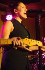 JESS GLYNNE Performs at Barboza in Seattle 09/26/2015
