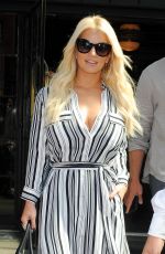 JESSICA SIMPSON Leaves Her Hotel in New York 09/11/2015