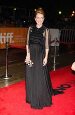 JULIANNE MOORE at Maggie