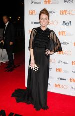 JULIANNE MOORE at Maggie