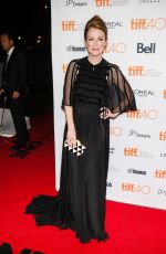 JULIANNE MOORE at Maggie