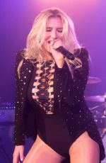 KESHA Performs at Hollywood Vampires Concert in Hollywood 09/16/2015