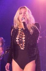 KESHA Performs at Hollywood Vampires Concert in Hollywood 09/16/2015