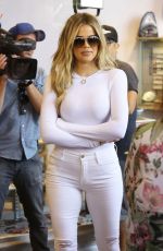 KHLOE KARDASHIAN Shopping in West Hollywood 09/01/2015