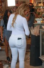 KHLOE KARDASHIAN Shopping in West Hollywood 09/01/2015