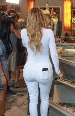 KHLOE KARDASHIAN Shopping in West Hollywood 09/01/2015