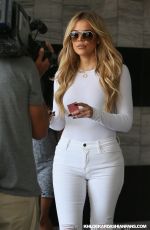 KHLOE KARDASHIAN Shopping in West Hollywood 09/01/2015