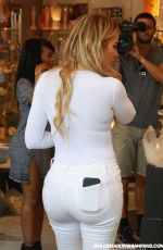 KHLOE KARDASHIAN Shopping in West Hollywood 09/01/2015