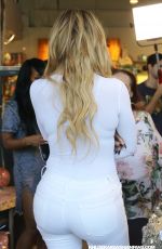 KHLOE KARDASHIAN Shopping in West Hollywood 09/01/2015