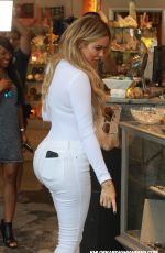 KHLOE KARDASHIAN Shopping in West Hollywood 09/01/2015