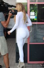 KHLOE KARDASHIAN Shopping in West Hollywood 09/01/2015