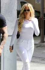 KHLOE KARDASHIAN Shopping in West Hollywood 09/01/2015