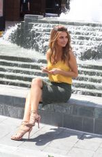 MARIA MENOUNOS on the Set of E! News 09/16/2015