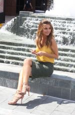 MARIA MENOUNOS on the Set of E! News 09/16/2015