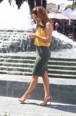 MARIA MENOUNOS on the Set of E! News 09/16/2015