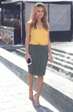 MARIA MENOUNOS on the Set of E! News 09/16/2015