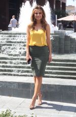 MARIA MENOUNOS on the Set of E! News 09/16/2015