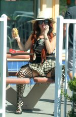OHOEBE PRICE Enjoying a Lunch Outside McDonalds in Los Angeles 09/25/2015
