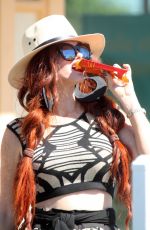 OHOEBE PRICE Enjoying a Lunch Outside McDonalds in Los Angeles 09/25/2015