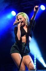 PIXIE LOTT Performs at Festival in Warrington 09/19/2015