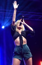 PIXIE LOTT Performs at Festival in Warrington 09/19/2015